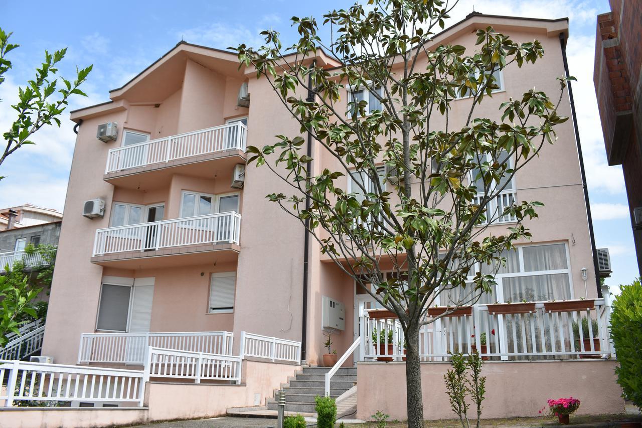 Guest House Regina Mundi Međugorje Exterior foto